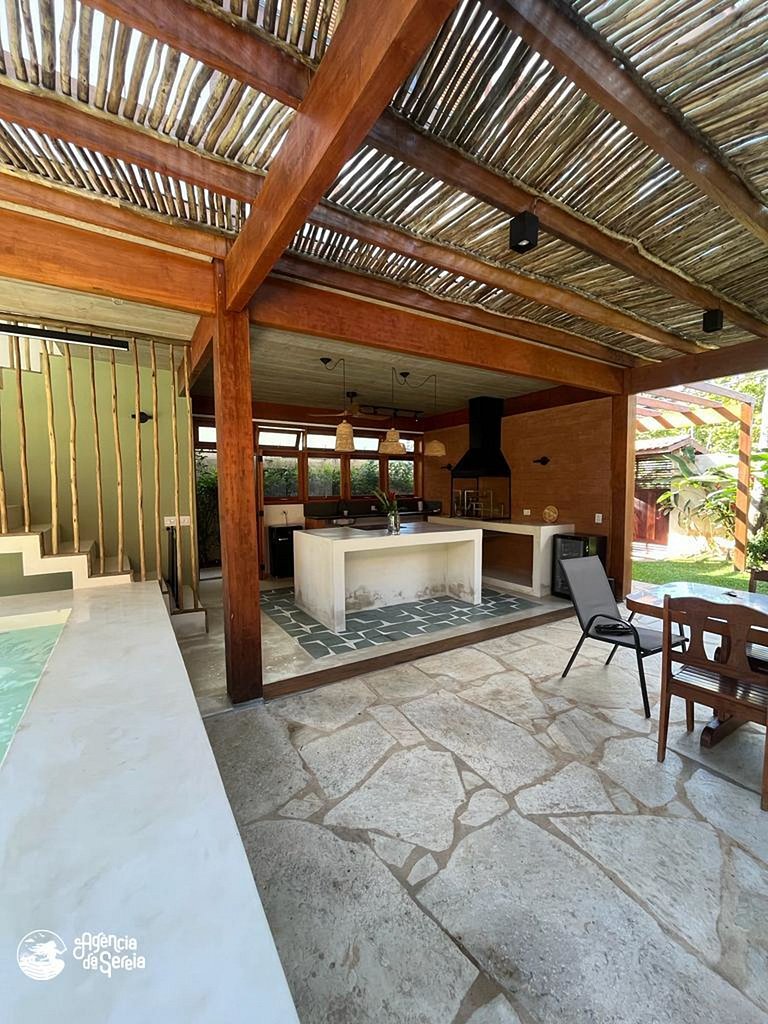 Casa c/ hidro em Ilhabela a poucos metros da praia