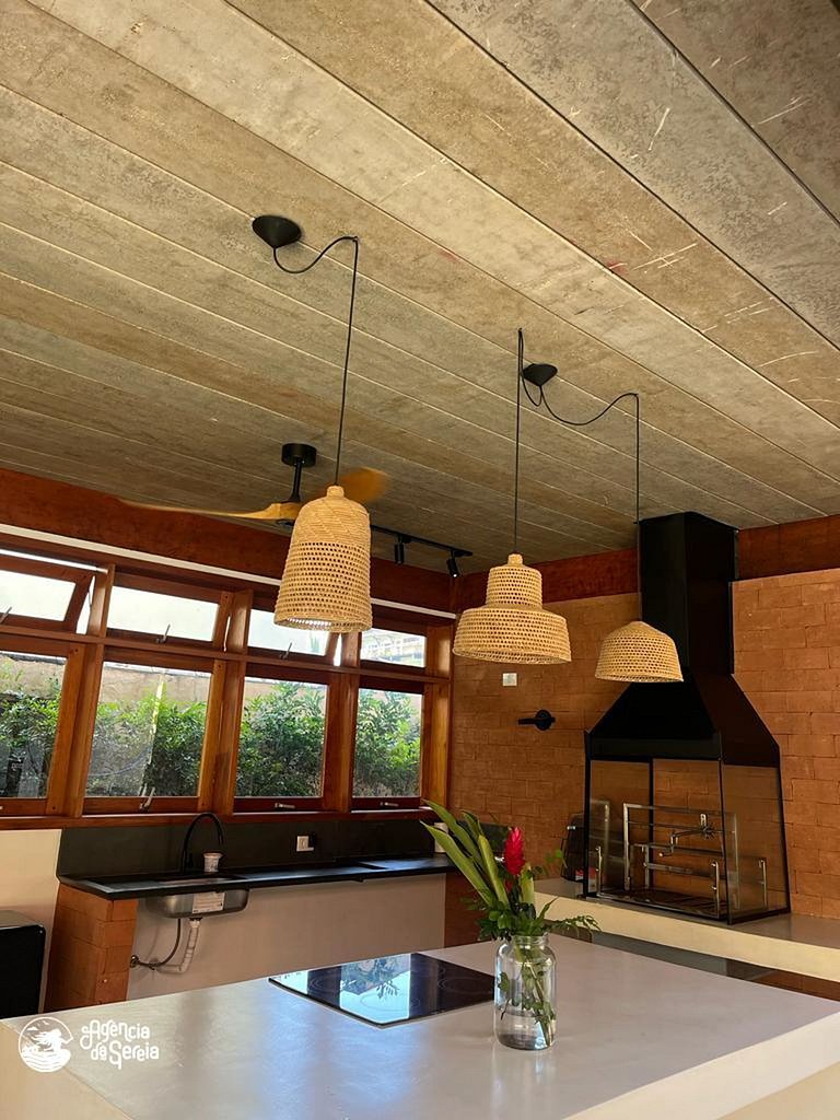 Casa c/ hidro em Ilhabela a poucos metros da praia