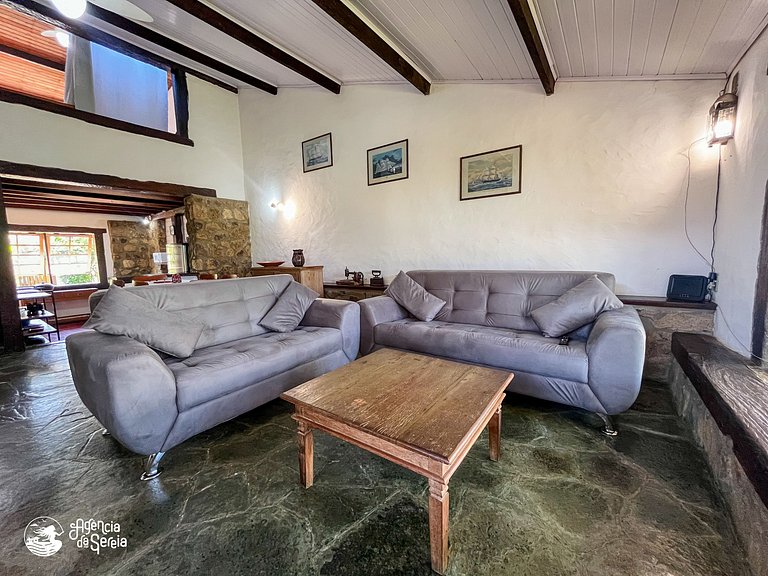 Casa espaçosa c Piscina e Churrasqueira privativas