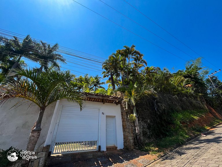 Casa aconchegante c piscina, churrasq e área verde