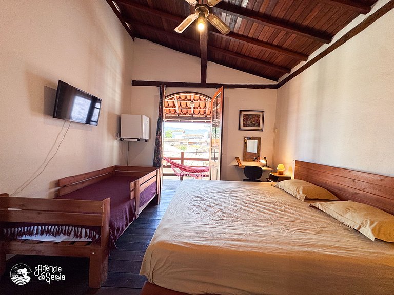 Casa c piscina e churrasqueira, 200m Praia Perequê