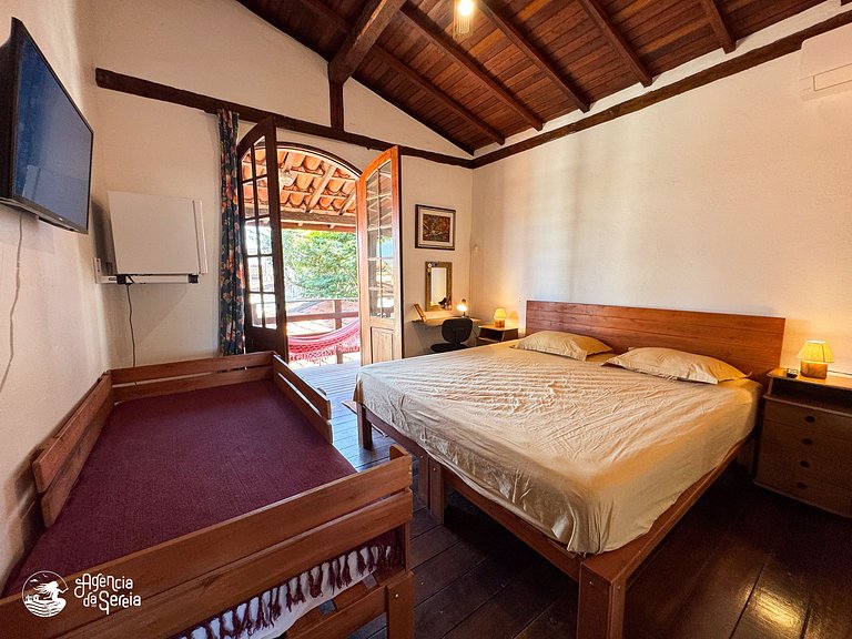 Casa c piscina e churrasqueira, 200m Praia Perequê