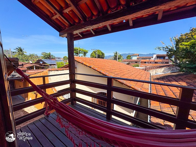 Casa c piscina e churrasqueira, 200m Praia Perequê