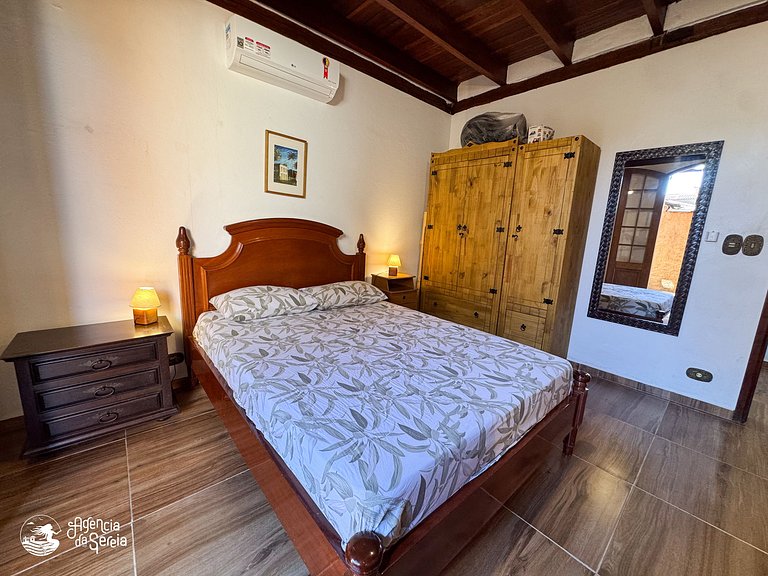 Casa c piscina e churrasqueira, 200m Praia Perequê