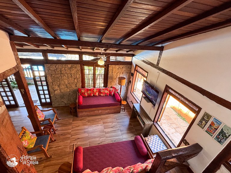 Casa c piscina e churrasqueira, 200m Praia Perequê