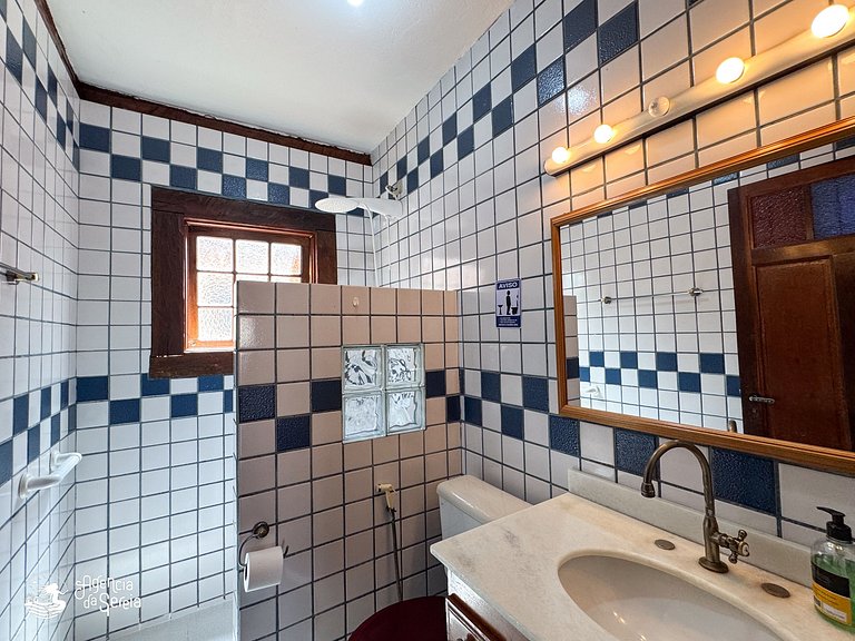 Casa c piscina e churrasqueira, 200m Praia Perequê