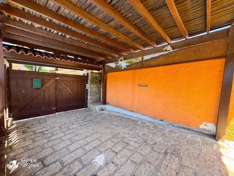 Casa c piscina e churrasqueira, 200m Praia Perequê