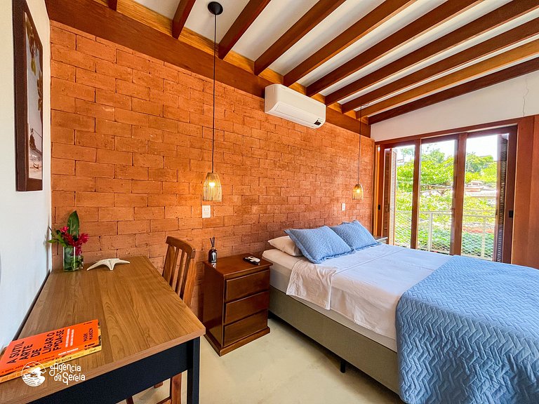 Casa c piscina e jardim a 150m da praia Itaguaçu