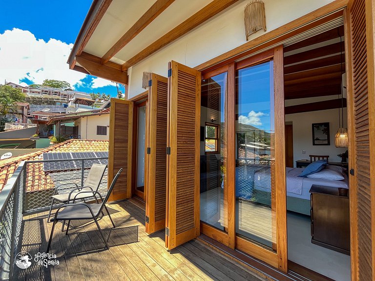 Casa c piscina e jardim a 150m da praia Itaguaçu