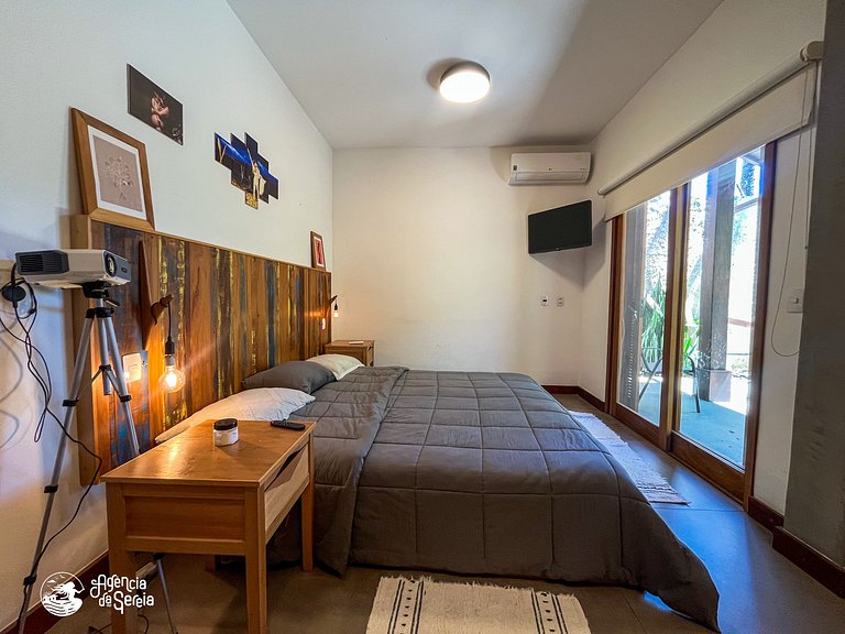 Casa c piscina e jardim a 150m da praia Itaguaçu