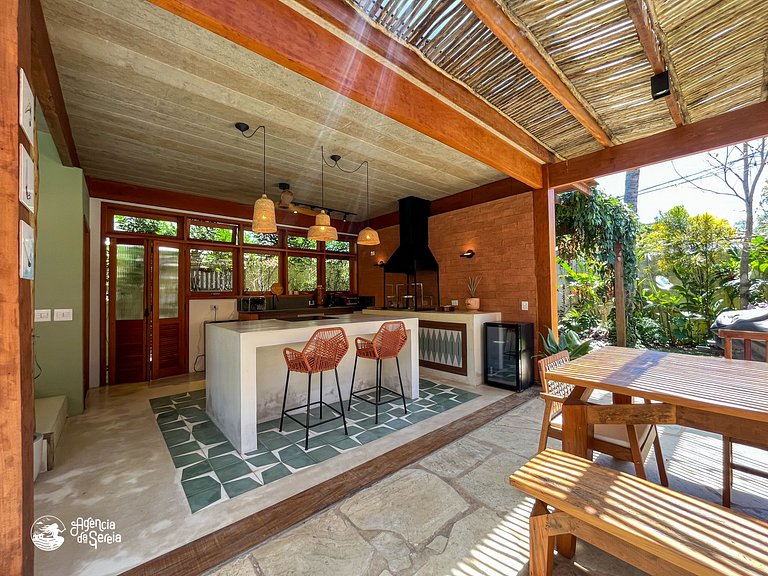 Casa c piscina e jardim a 150m da praia Itaguaçu