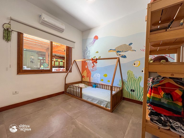 Casa c piscina e jardim a 150m da praia Itaguaçu