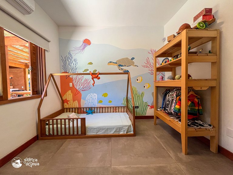 Casa c piscina e jardim a 150m da praia Itaguaçu