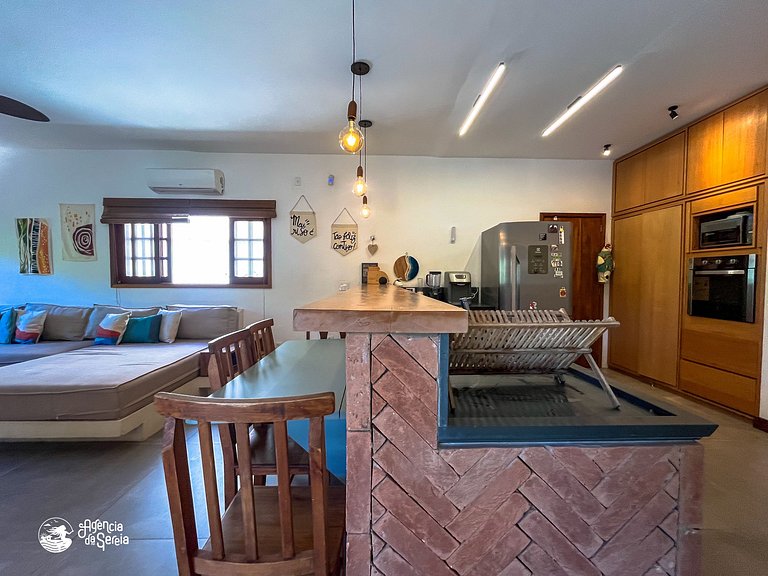 Casa c piscina e área gourmet, 150m praia Itaguaçu