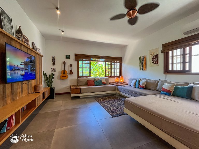 Casa c piscina e área gourmet, 150m praia Itaguaçu