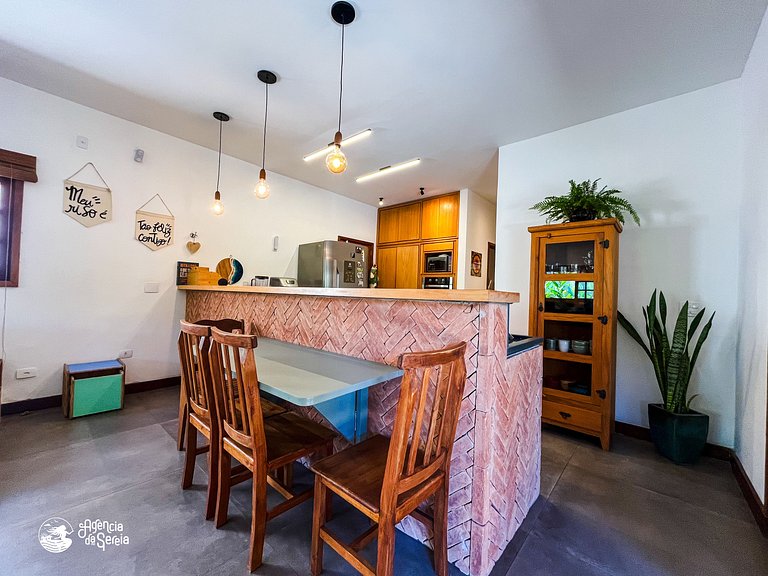 Casa c piscina e jardim a 150m da praia Itaguaçu