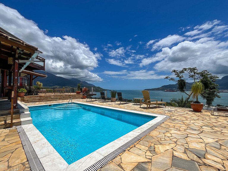 Suíte aconchegante para 3 c/ vista e perto do mar