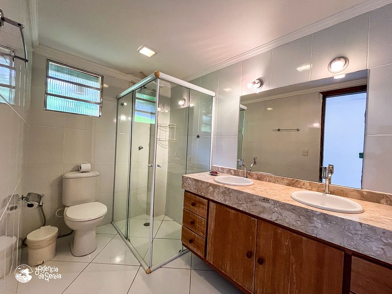 Suíte para 3 pessoas com vista e pertinho da praia