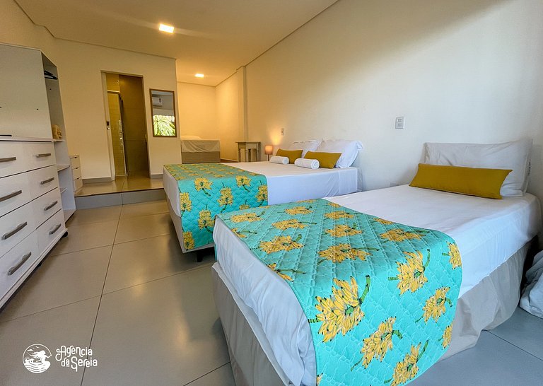 Suíte para 4 pessoas com piscina no condomínio