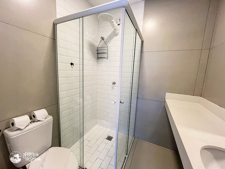 Studio com piscina no condomínio e 500m da praia