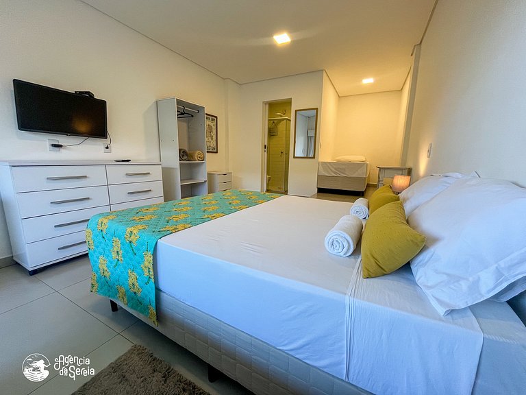 Studio com piscina no condomínio e 500m da praia