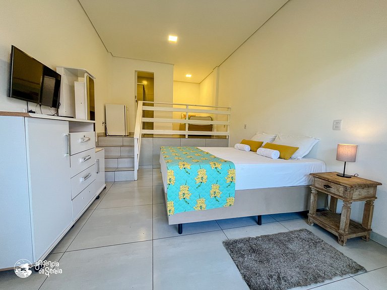 Studio c/ piscina no condomínio e perto da praia