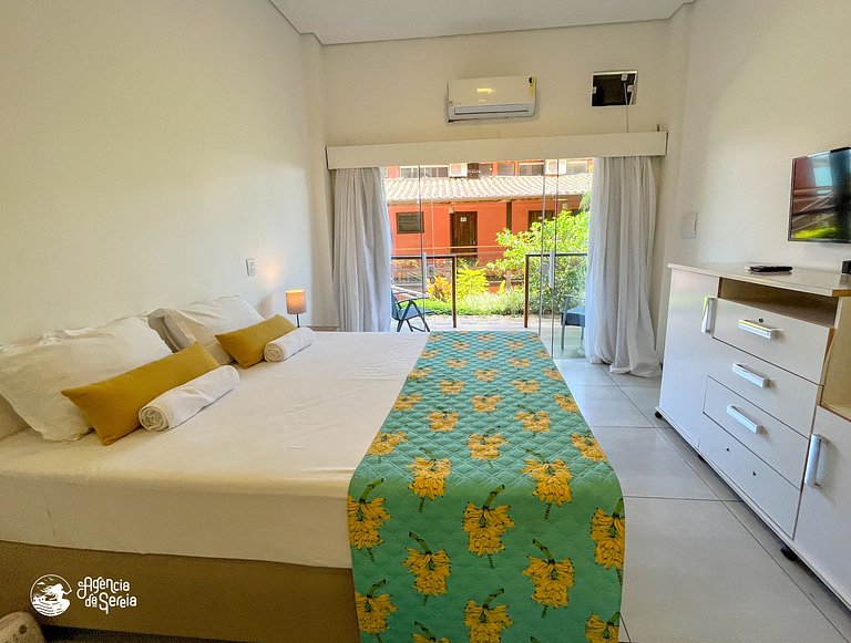 Suíte para 3 c/ piscina no condomínio e 500m praia