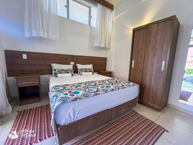 Studio casal c/ piscina no condomínio, 500m praia