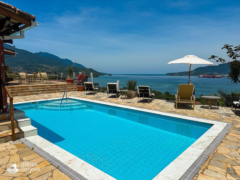 Studio c/ piscina no condomínio e perto da praia