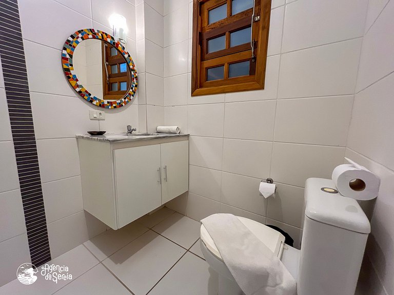 Suíte espaçosa p/ 3 pessoas a 600m praia Itaguaçu