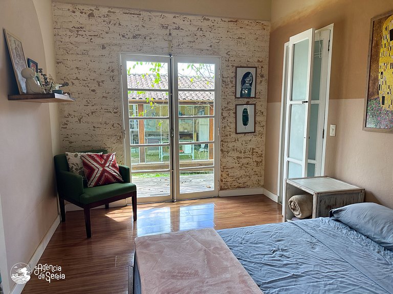 Casa aconchegante c jardim na região central