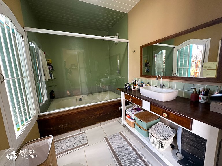 Casa aconchegante c jardim na região central