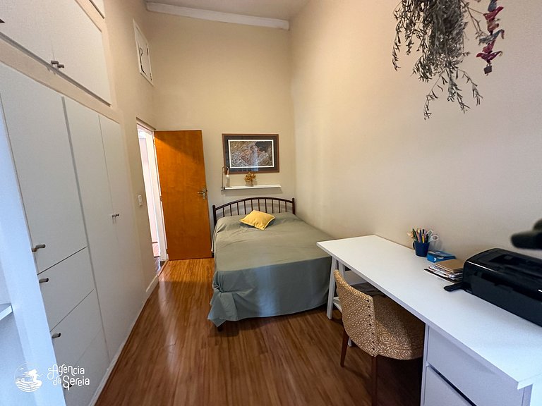 Casa aconchegante c jardim na região central