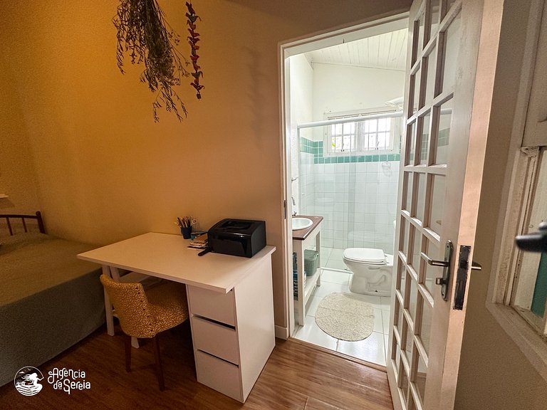 Casa aconchegante c jardim na região central