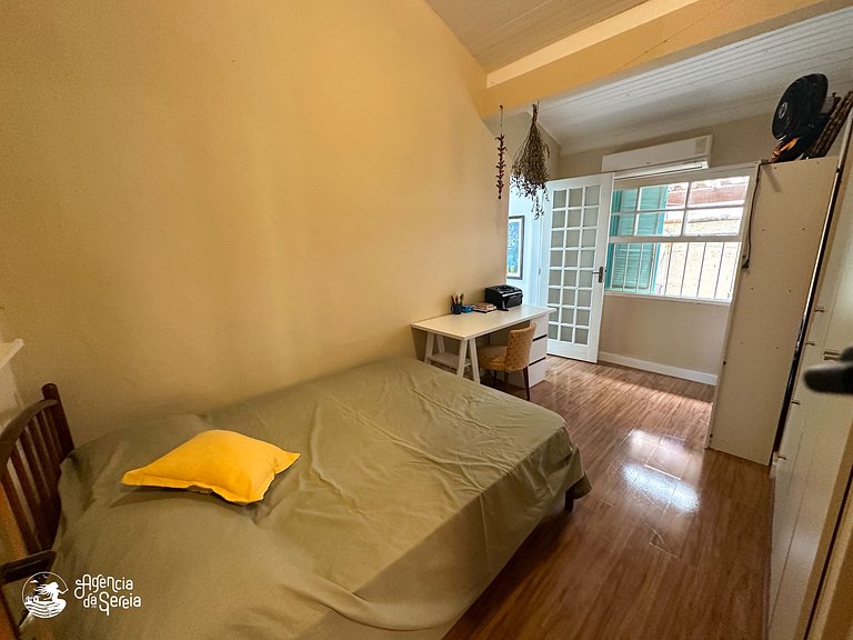 Casa aconchegante c jardim na região central