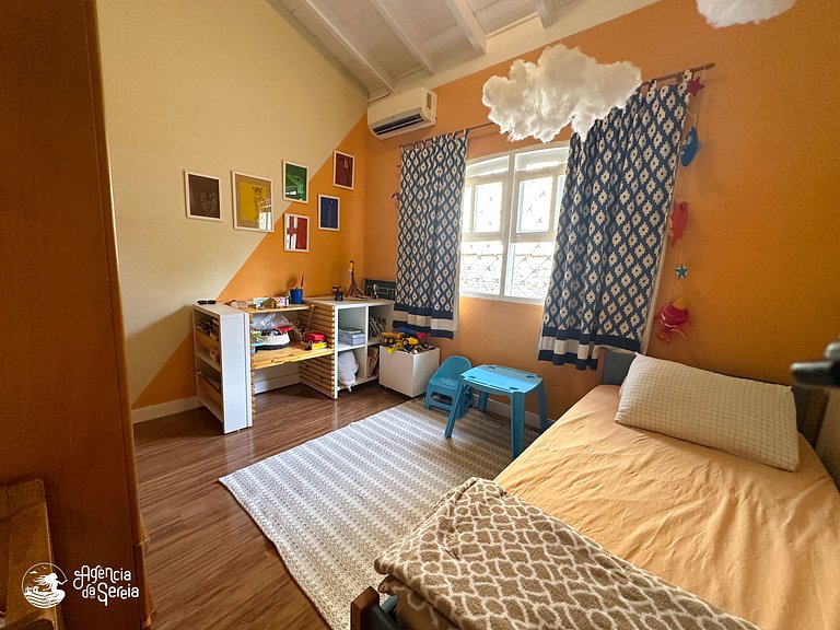 Casa aconchegante c jardim na região central