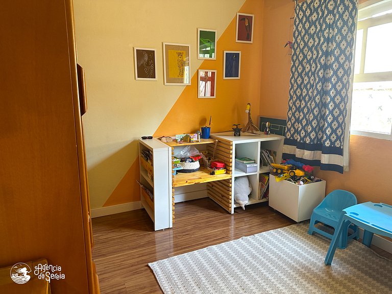 Casa aconchegante c jardim na região central