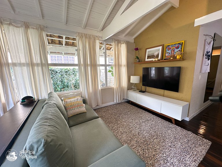 Casa aconchegante c jardim na região central