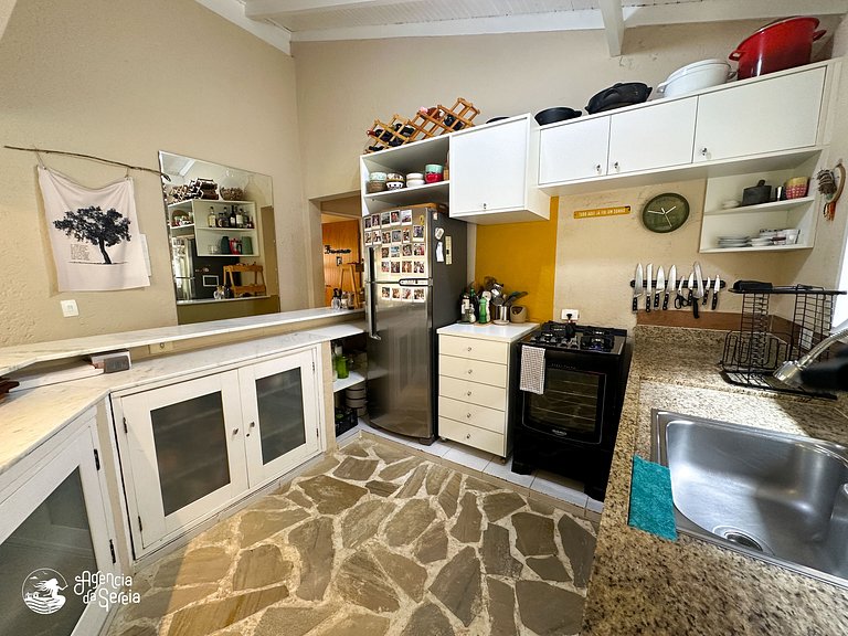 Casa aconchegante c jardim na região central