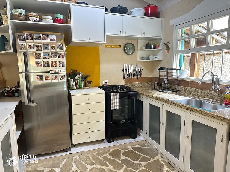 Casa aconchegante c jardim na região central