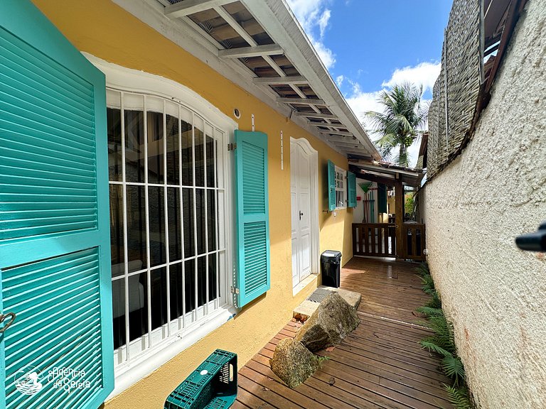 Casa aconchegante c jardim na região central