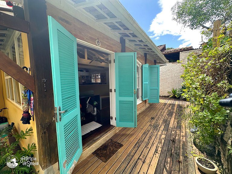 Casa aconchegante c jardim na região central