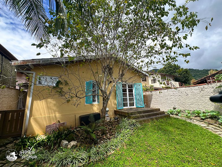 Casa aconchegante c jardim na região central