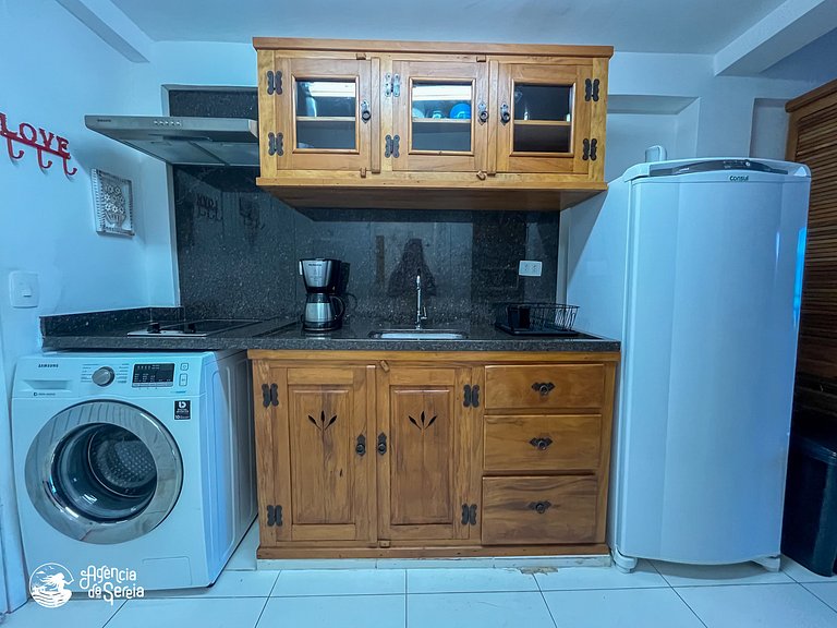 Studio com vista e cozinha, 500m praia Itaguaçu