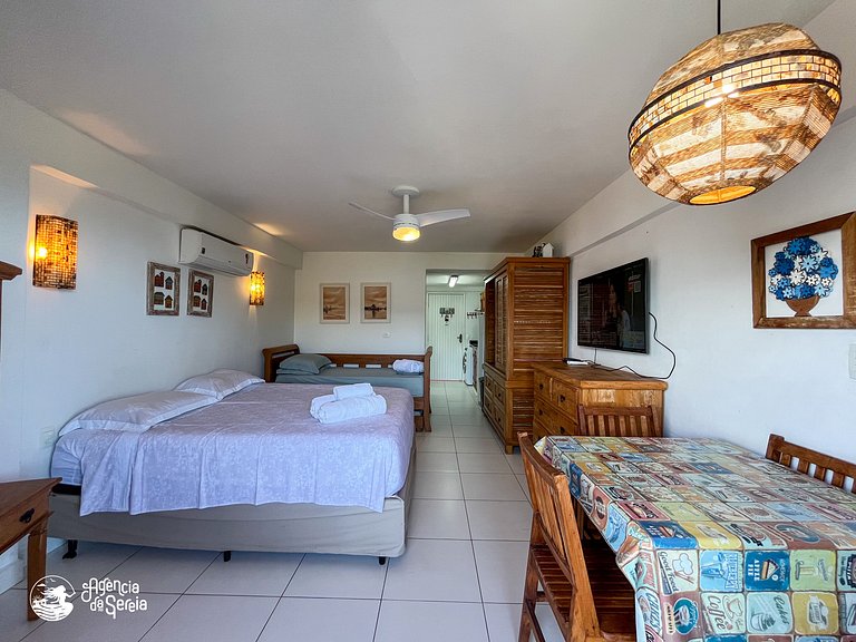 Studio com vista e cozinha, 500m praia Itaguaçu