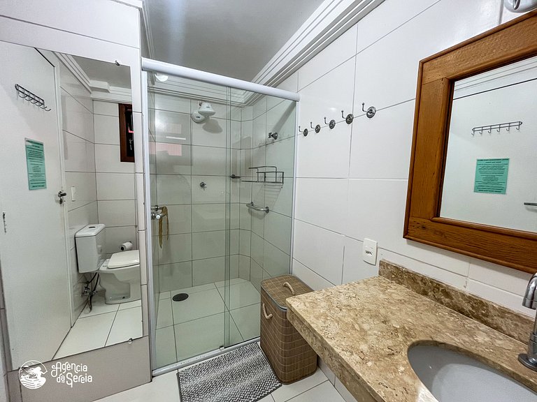 Studio com vista e cozinha, 500m praia Itaguaçu