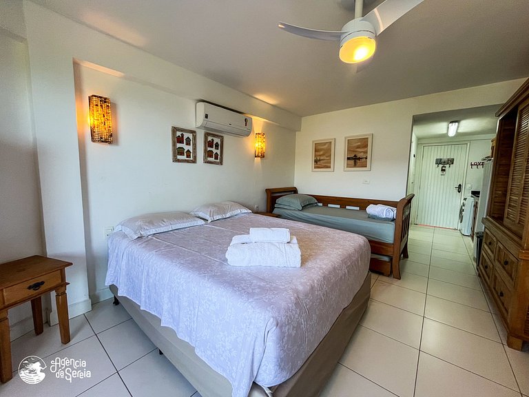 Studio com vista e cozinha, 500m praia Itaguaçu