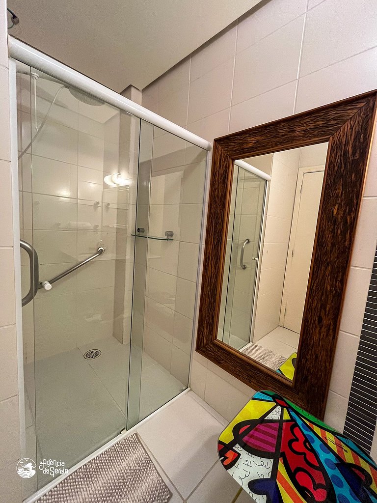 Apto c/ cozinha e vista, piscina no condomínio