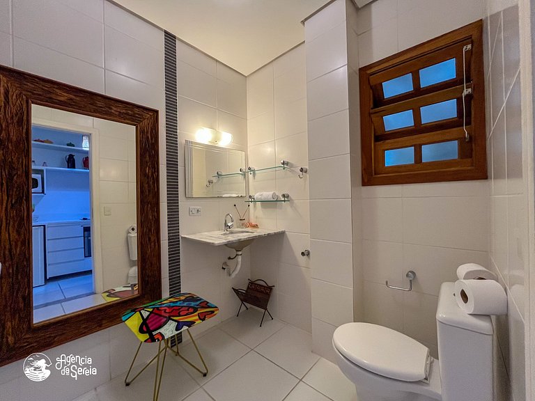 Suíte com vista e cozinha p/ 3 pessoas, 500m praia