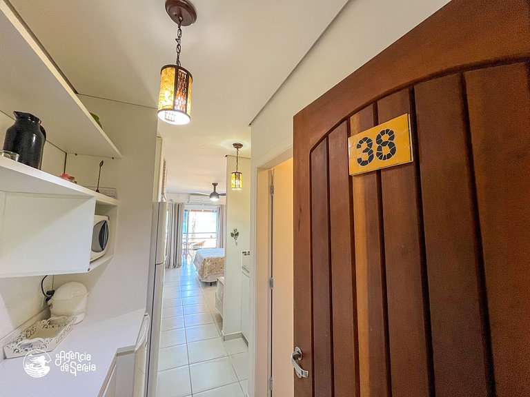 Suíte com vista e cozinha p/ 3 pessoas, 500m praia